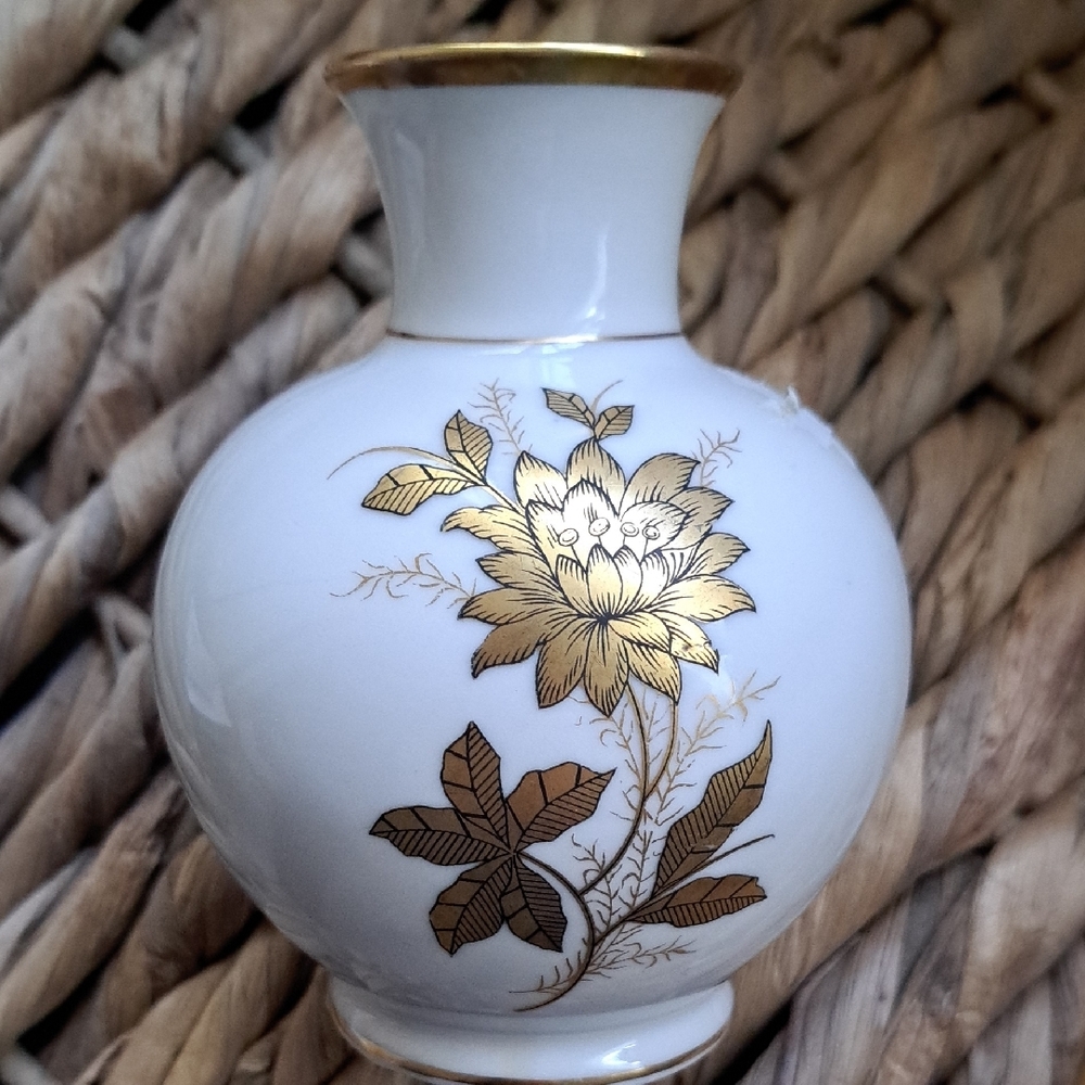 Elegant Gold and White Floral Vase